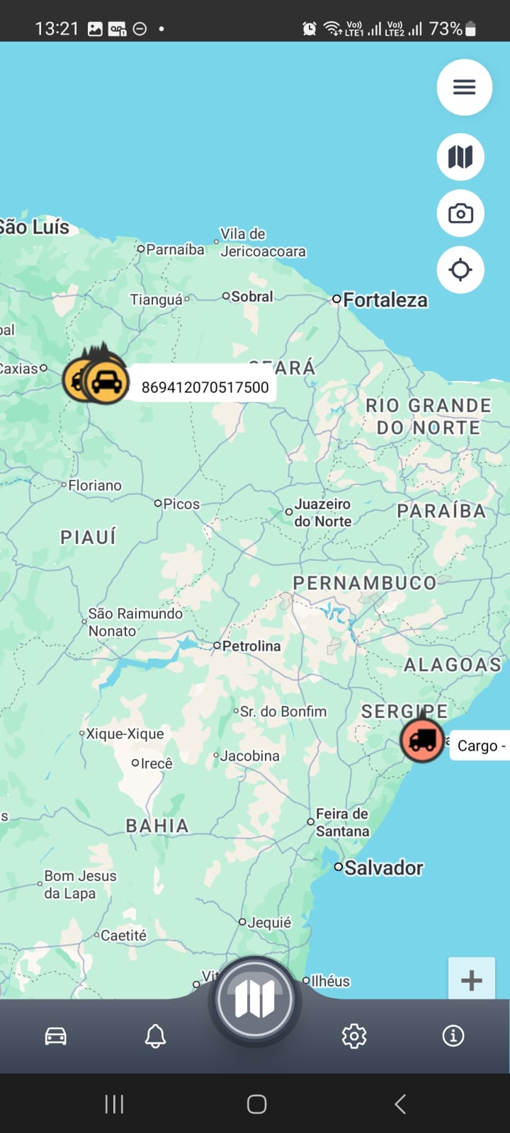 Mapa com ícones dos veículos e barra de navegação inferior